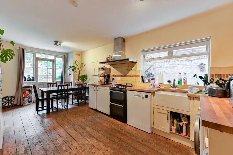 Room Nansen Road in Greater London
