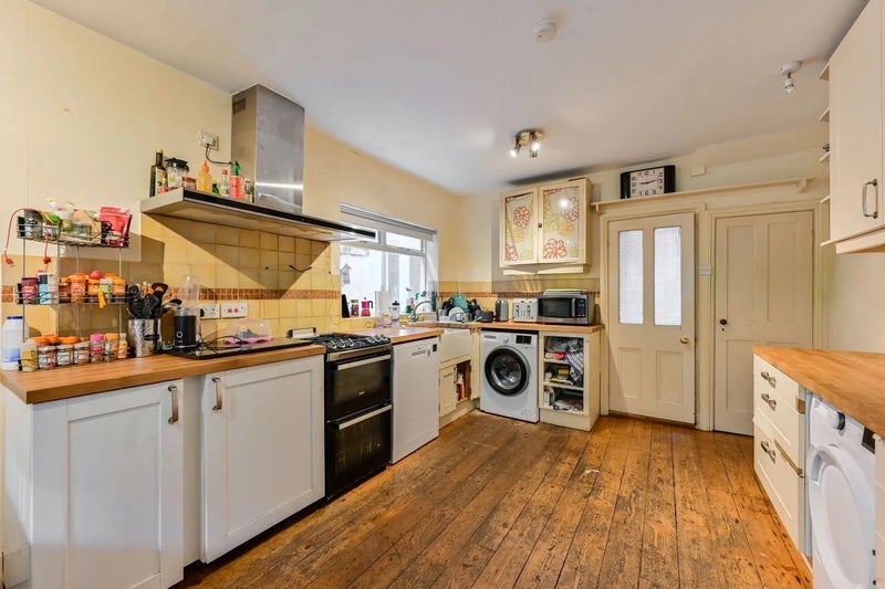 Room Nansen Road in Greater London