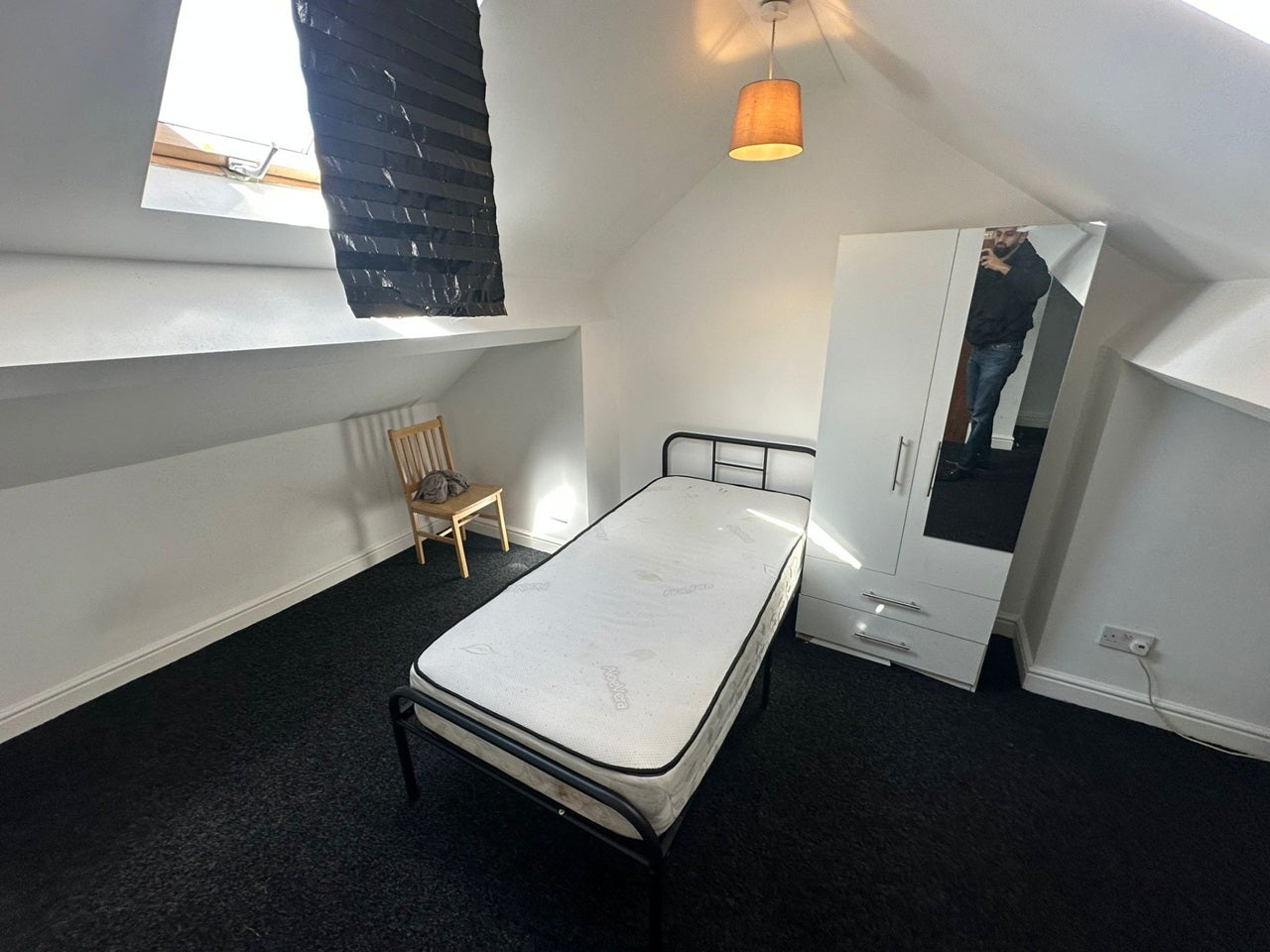 Room Plumpton Terrace in Wakefield