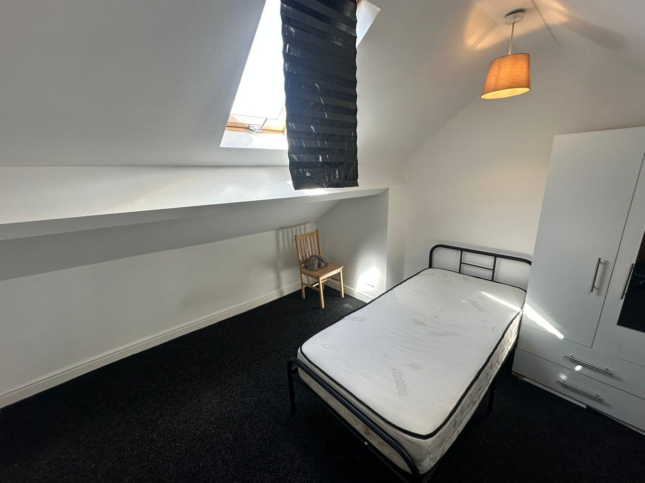 Room Plumpton Terrace in Wakefield