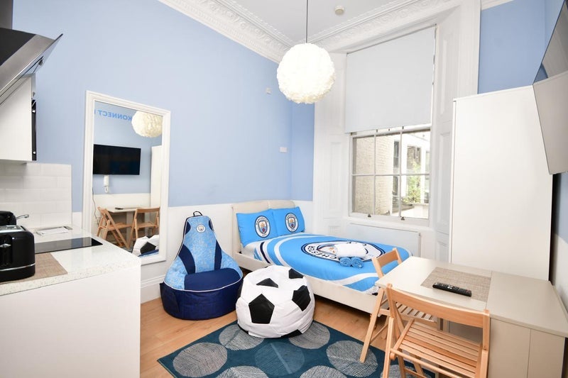 Flat Kensington Gardens Square in City of Westminster