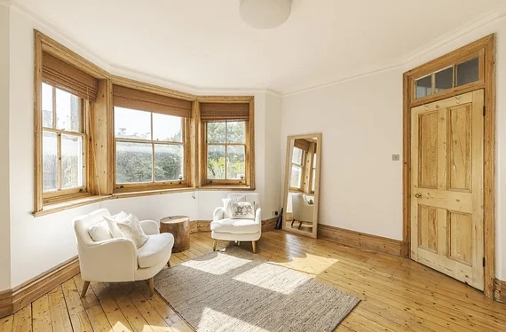 Flat Pulton Place in Greater London