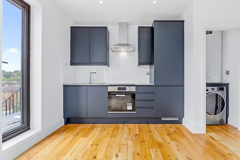 Room Trafalgar Road in Greater London