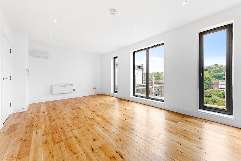 Room Trafalgar Road in Greater London