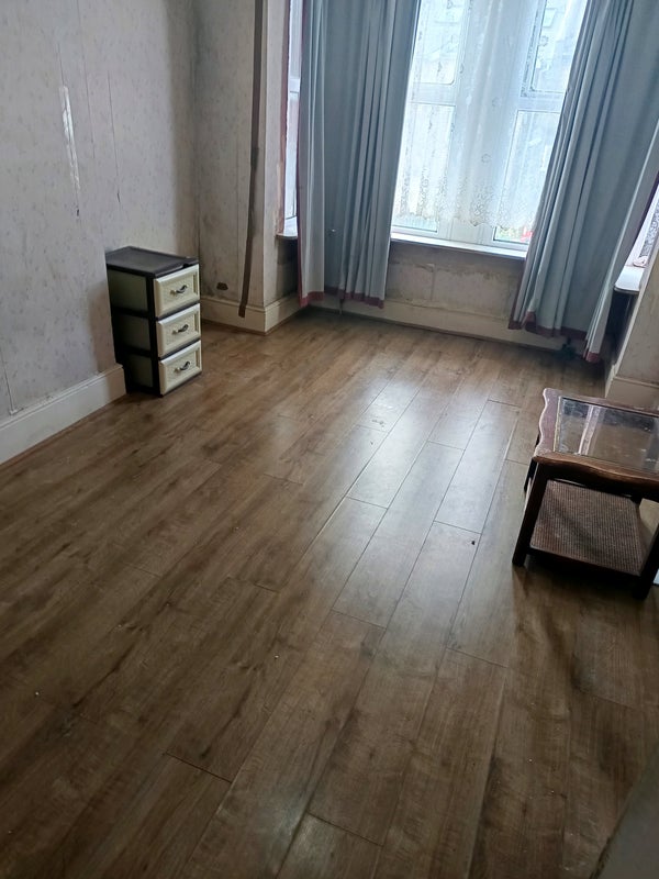 Room St Albans Avenue in Greater London