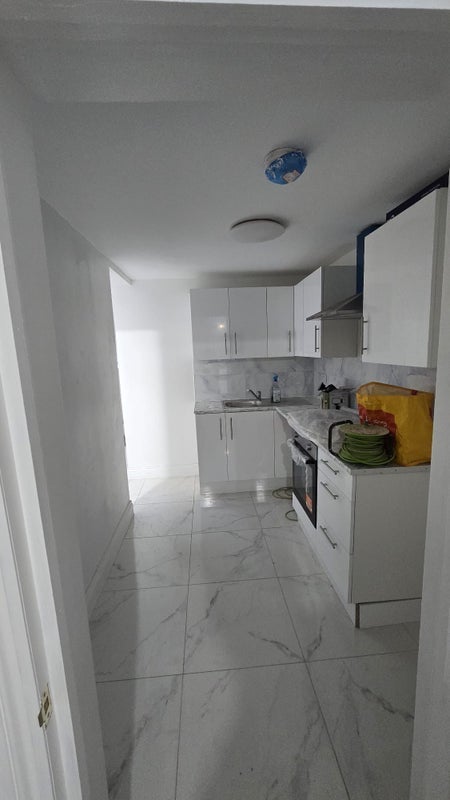 Room St Albans Avenue in Greater London
