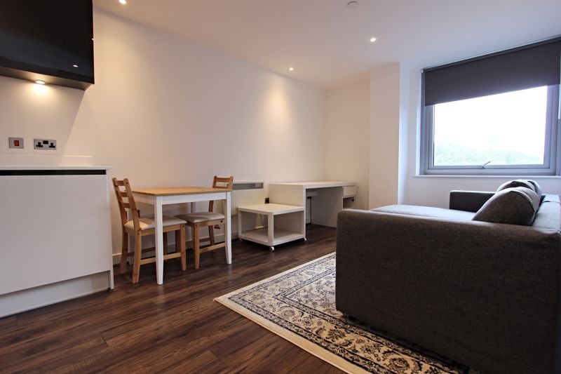 Flat Wesley Walk in Basingstoke and Deane