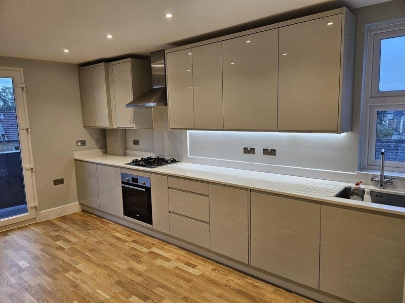 Room Northfield Avenue in Greater London