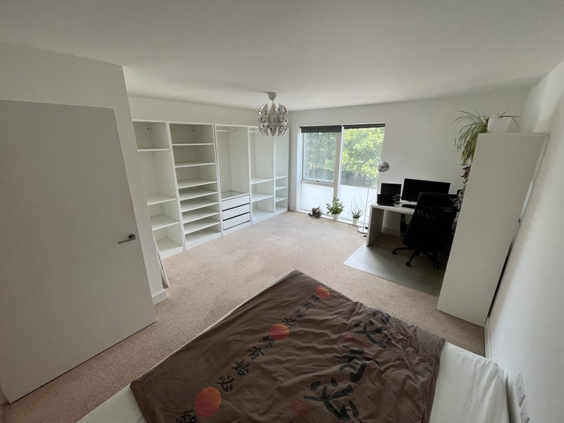 Flat Freda Street in Greater London