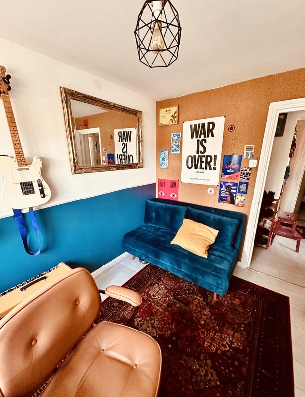 Flat Parnell Road in Greater London