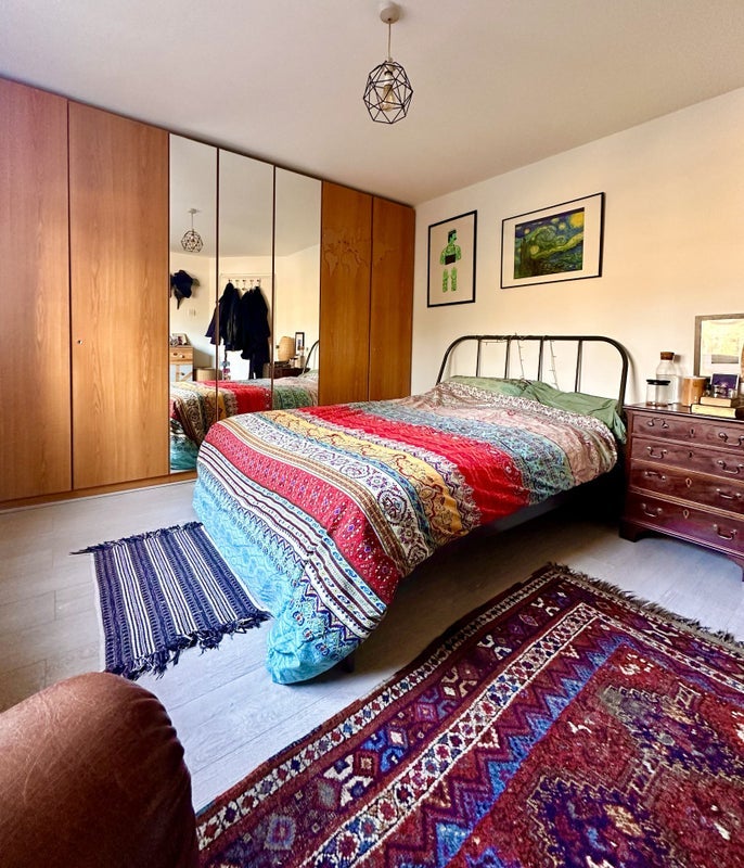 Flat Parnell Road in Greater London