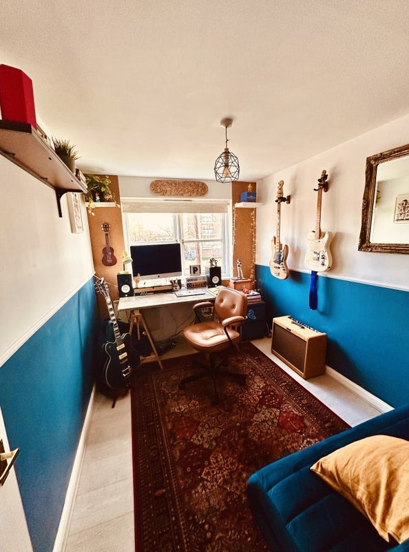 Flat Parnell Road in Greater London