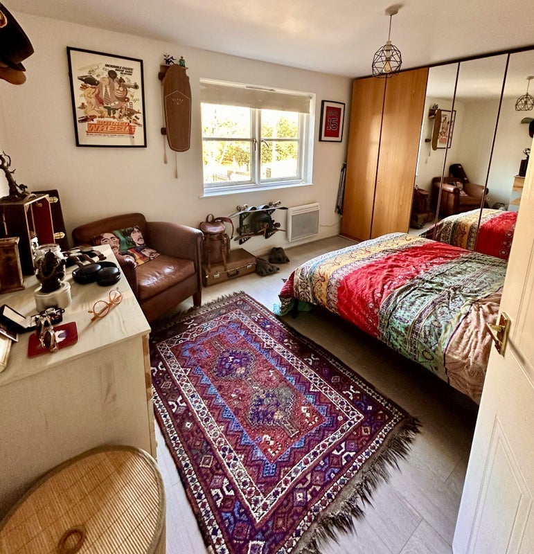 Flat Parnell Road in Greater London