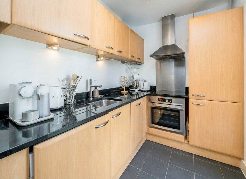 Flat Hooper Street in Greater London