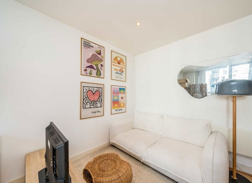 Flat Hooper Street in Greater London