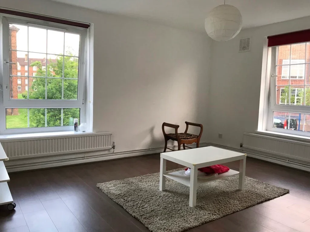 Flat Turnham Road in Greater London