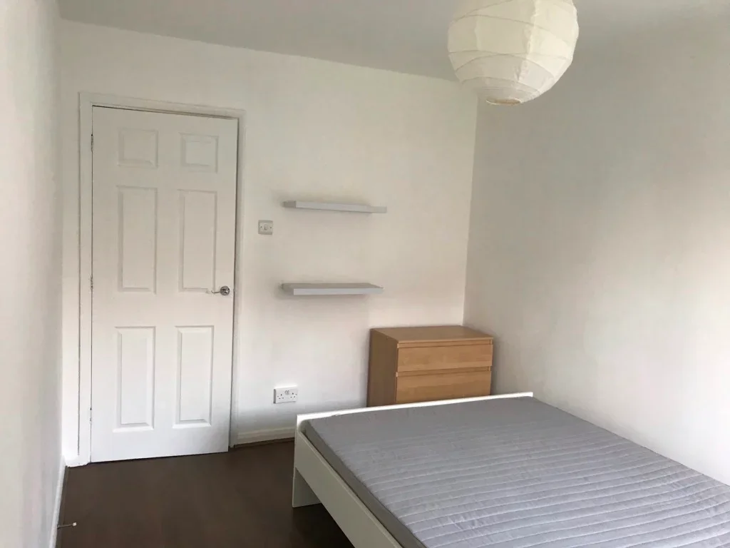 Flat Turnham Road in Greater London