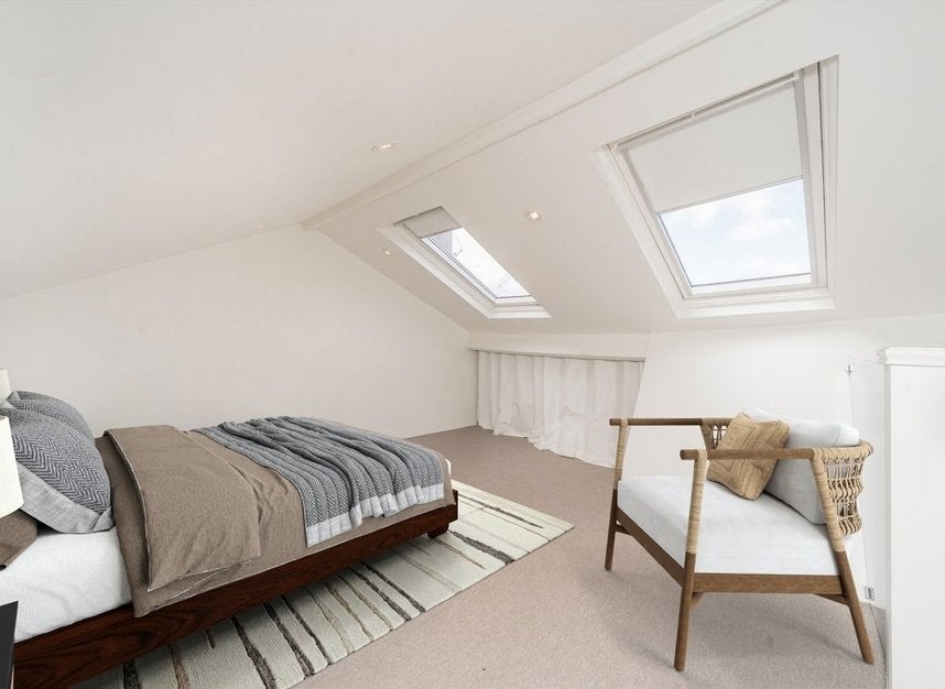 Flat Heath Street in Greater London
