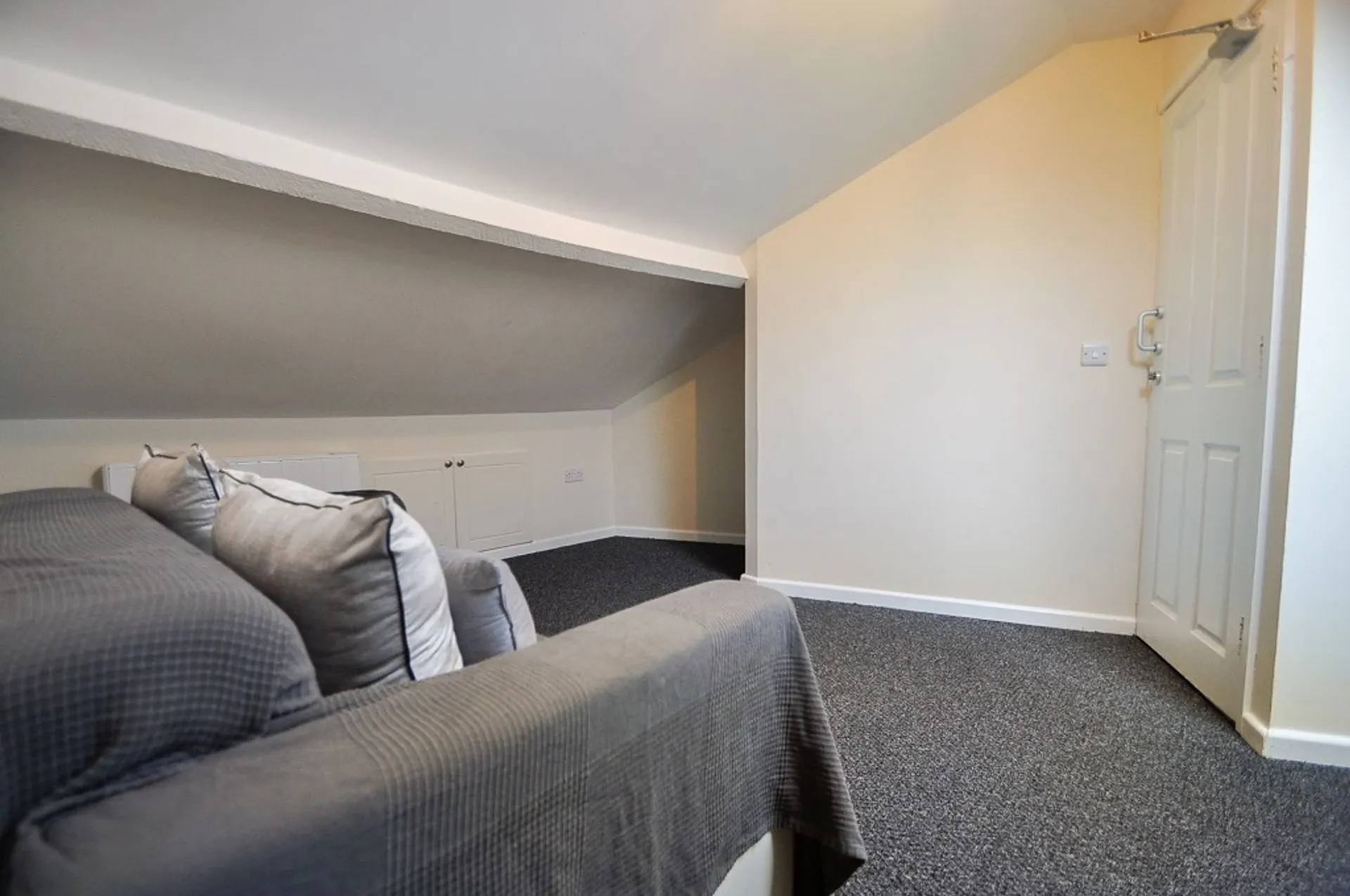 Room York Place in Newport