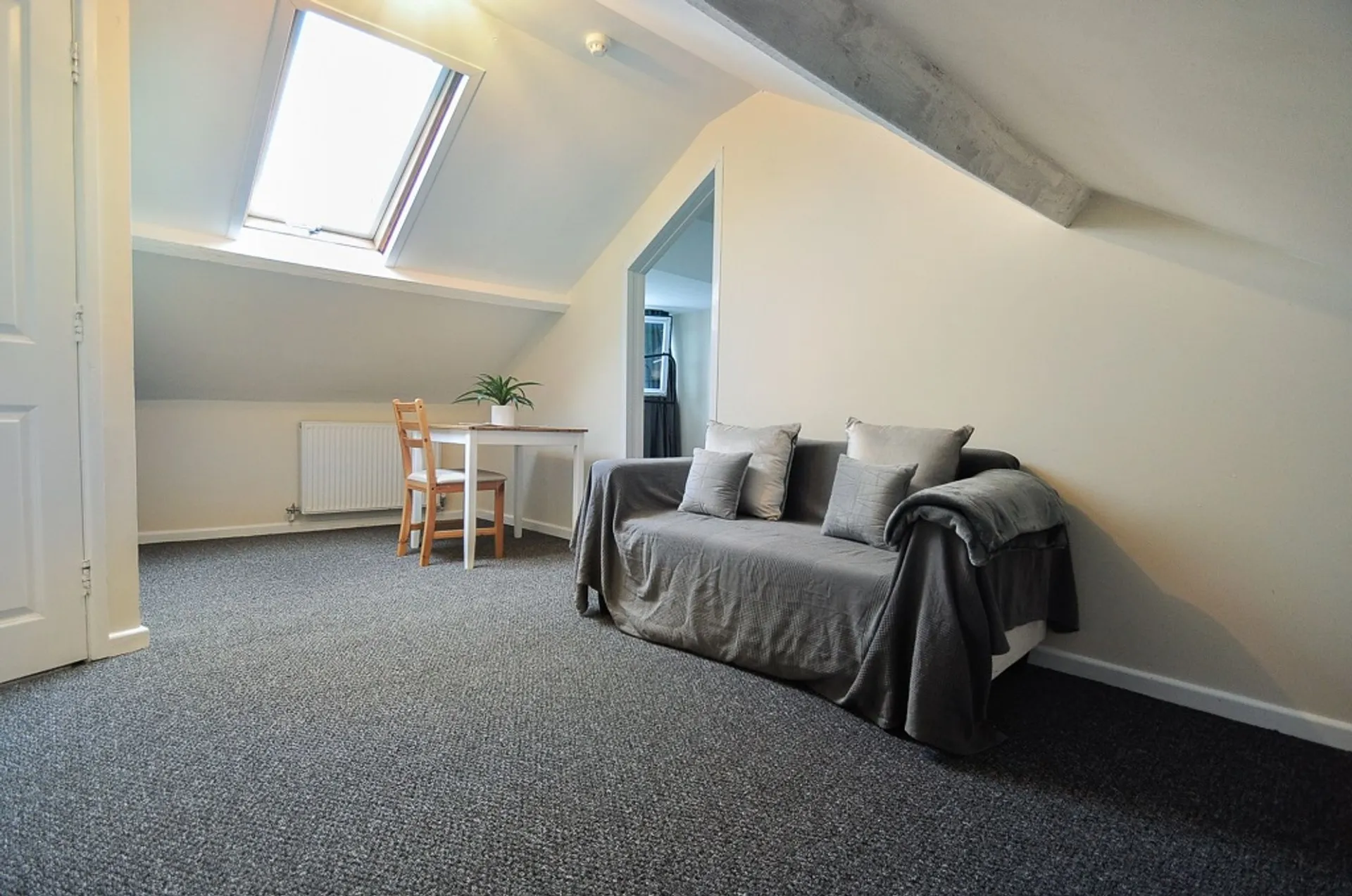Room York Place in Newport