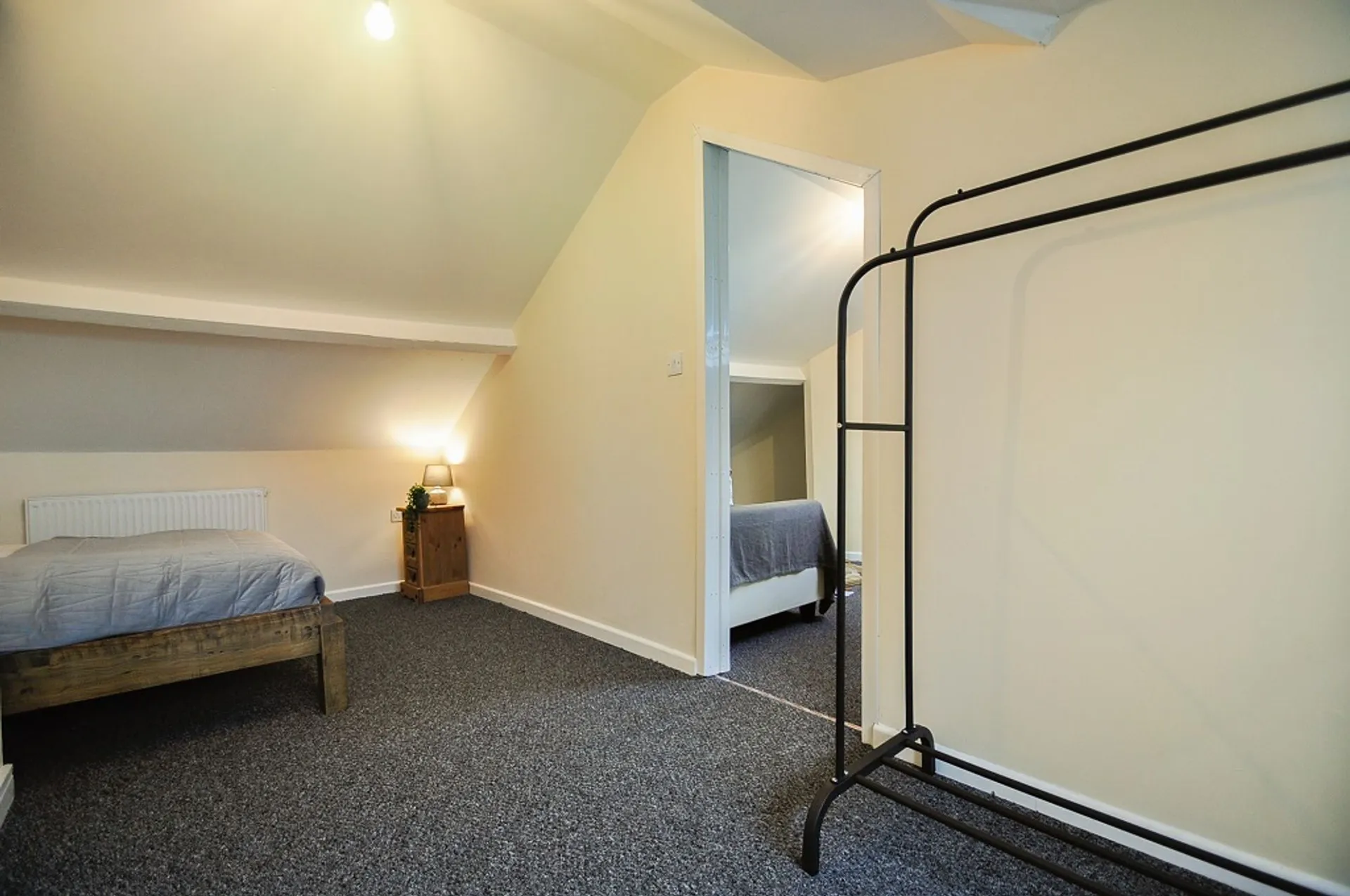 Room York Place in Newport