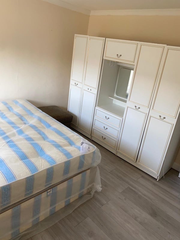 Flat Tudor Court in Hertsmere