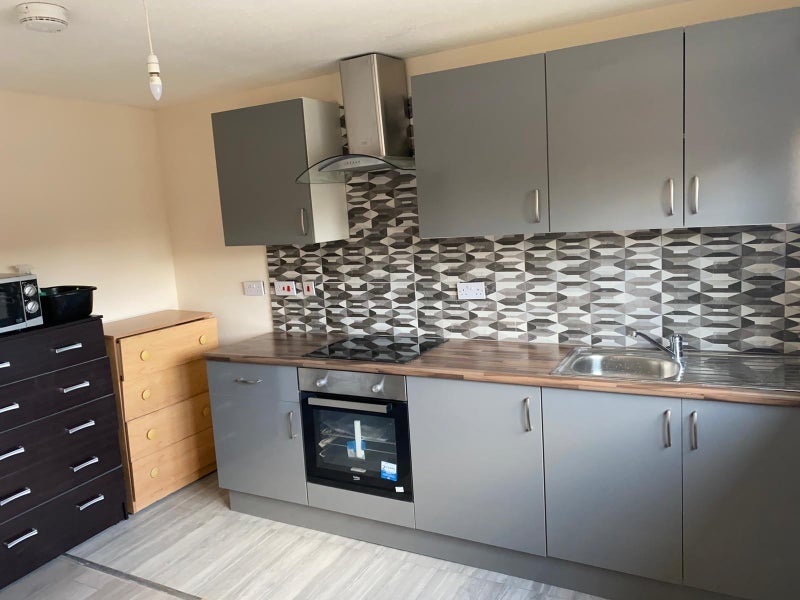 Flat Tudor Court in Hertsmere