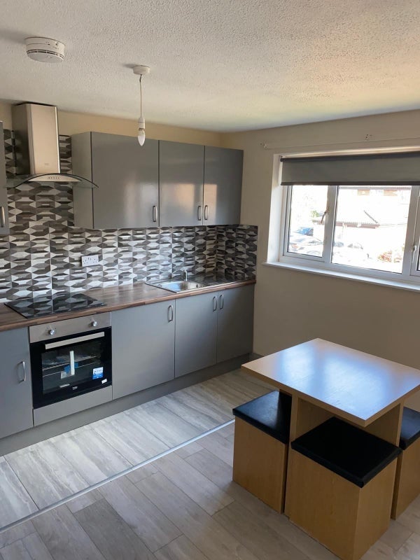 Flat Tudor Court in Hertsmere