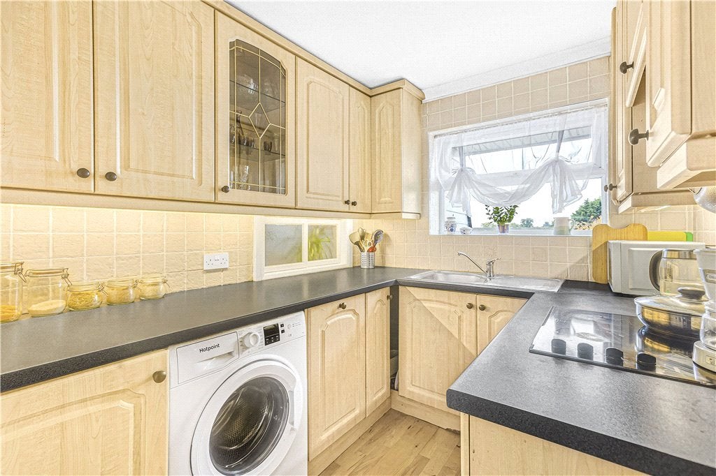 Flat Stourton Avenue in Greater London