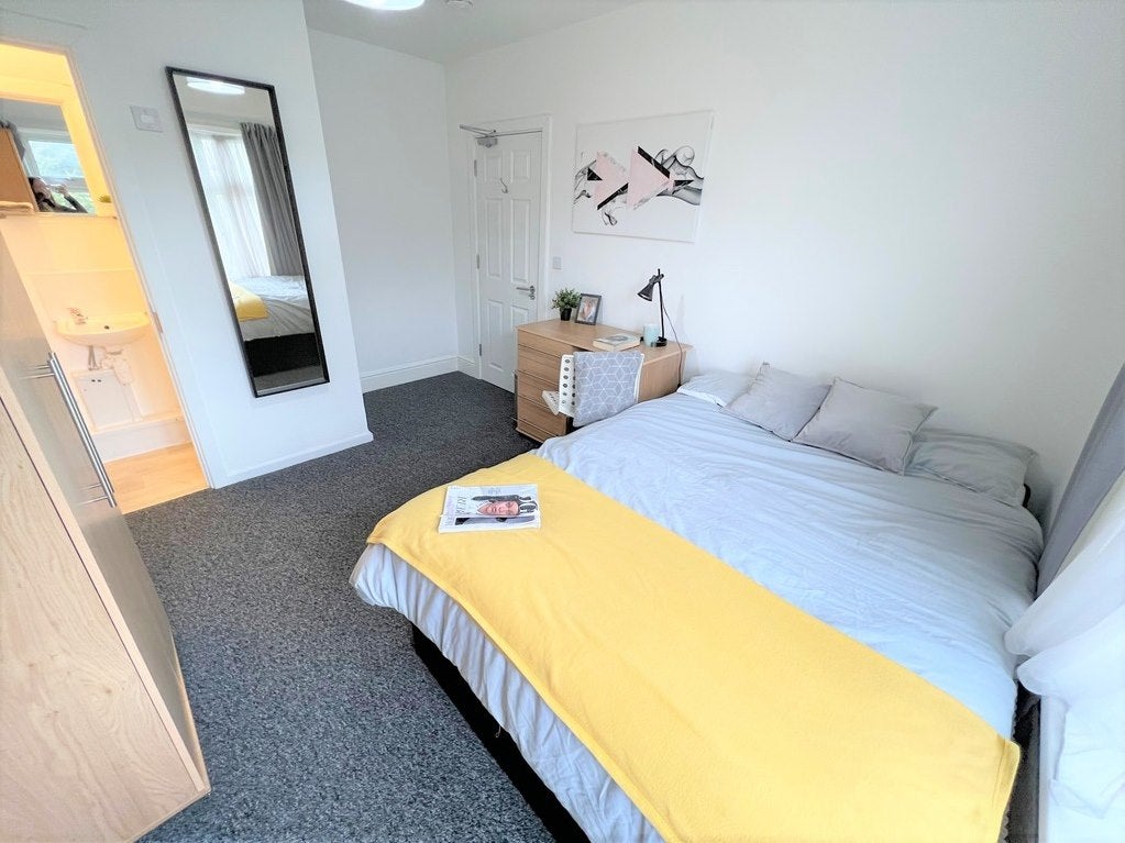 Room Burgess Road in Southampton