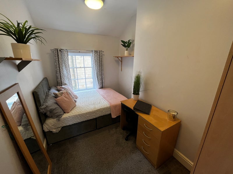Room Cumberland Road in Leeds