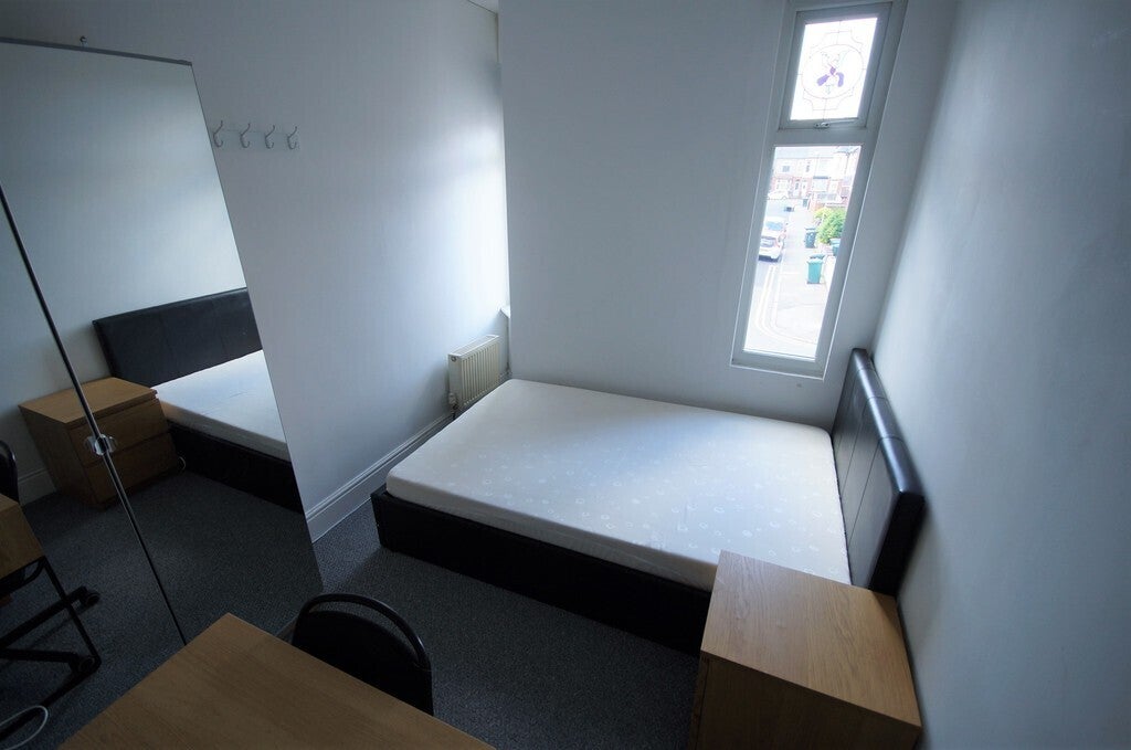Room St Michael's Road in Coventry