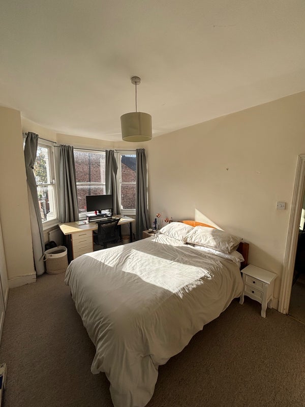 Room Framfield Road in Greater London
