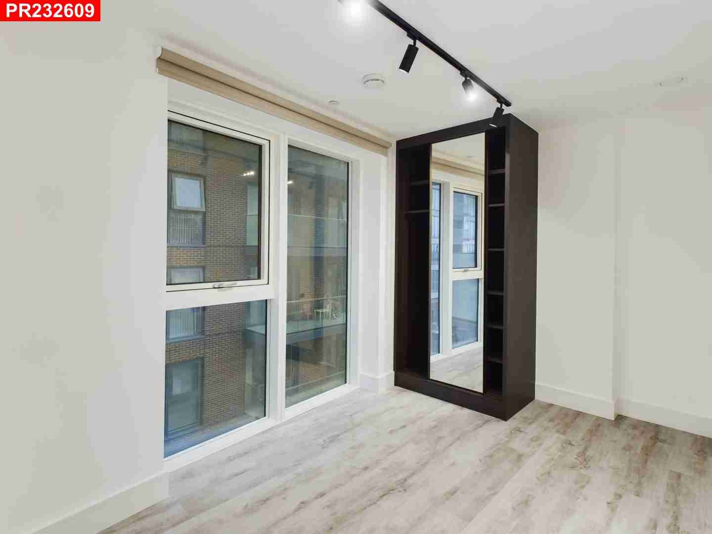 Flat Portal Way in Greater London