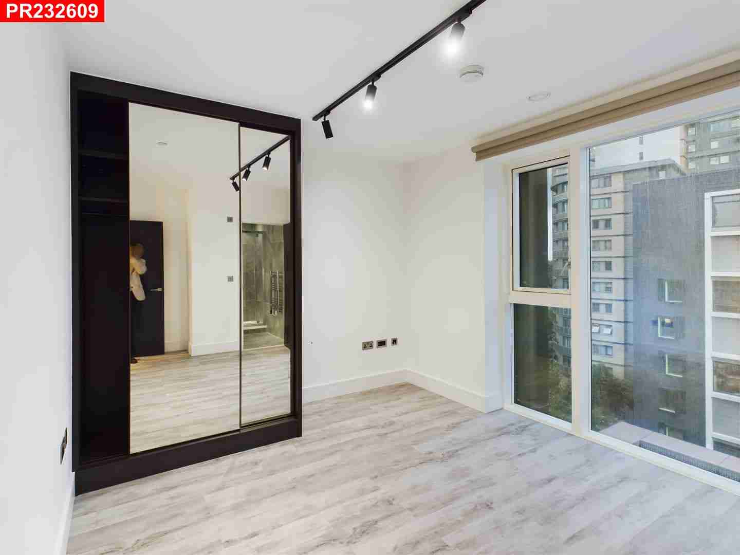 Flat Portal Way in Greater London
