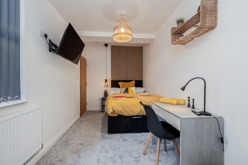 Room Grove Road in Nuneaton and Bedworth