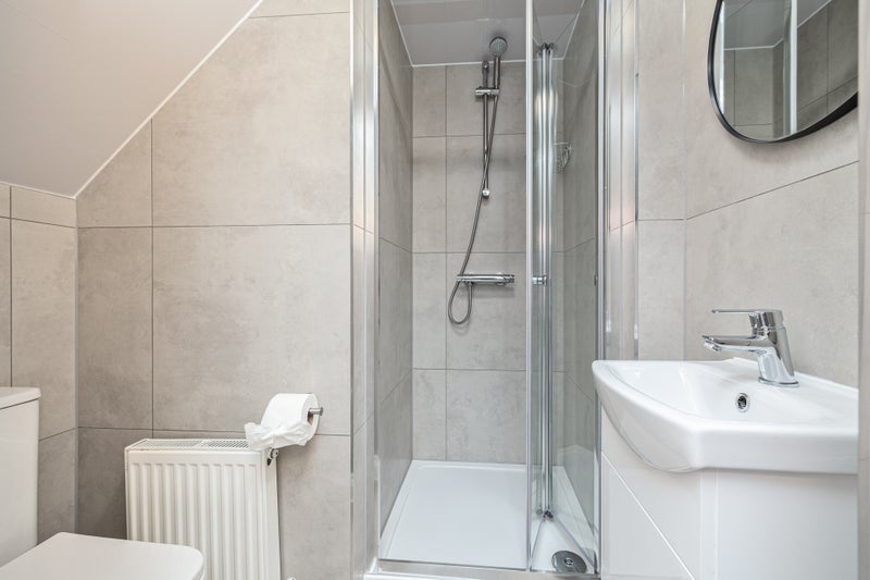 Room Grove Road in Nuneaton and Bedworth