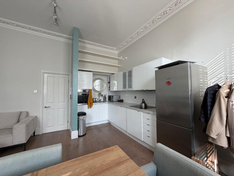 Room Finborough Road in Greater London