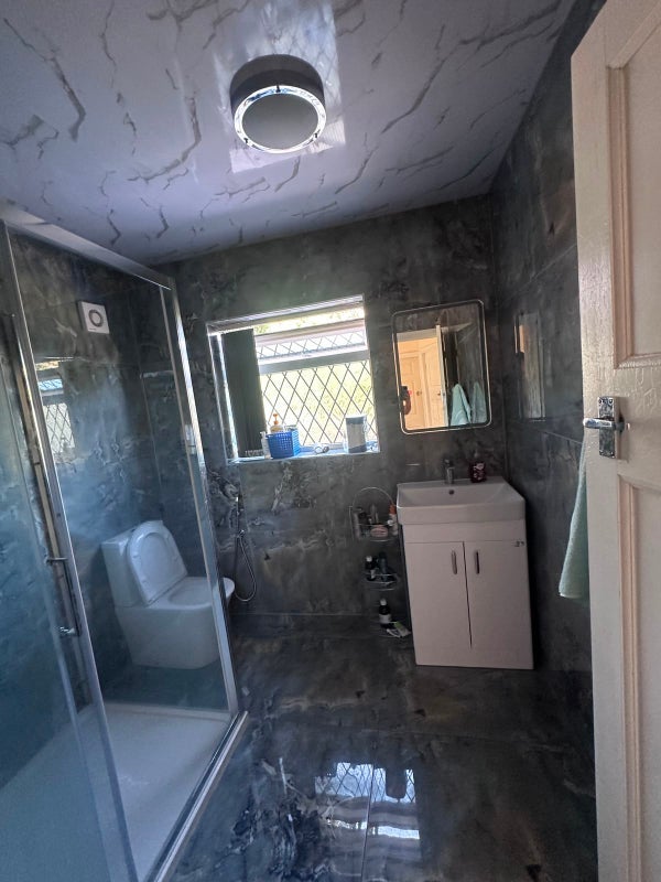 Room St Alban Close in Leeds