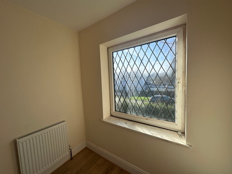 Room St Alban Close in Leeds