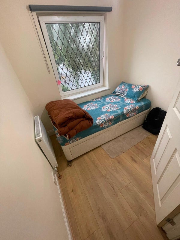 Room St Alban Close in Leeds