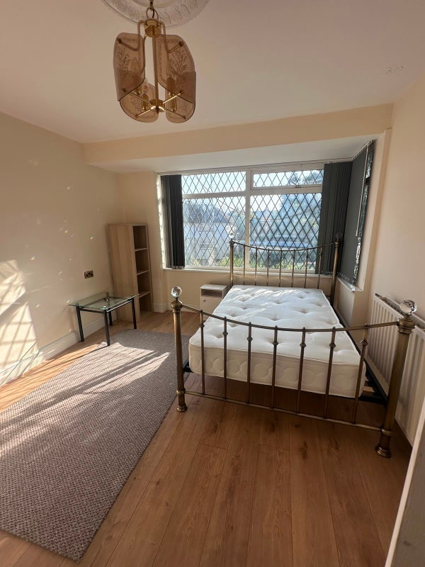 Room St Alban Close in Leeds