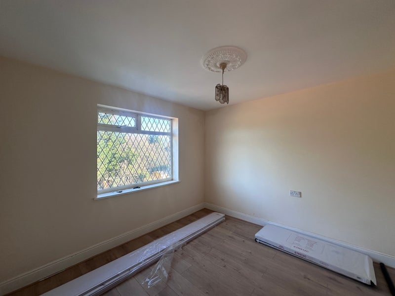 Room St Alban Close in Leeds
