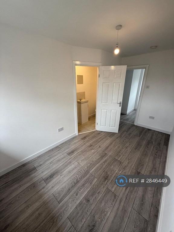 Room Churchfield Road in Houghton Regis