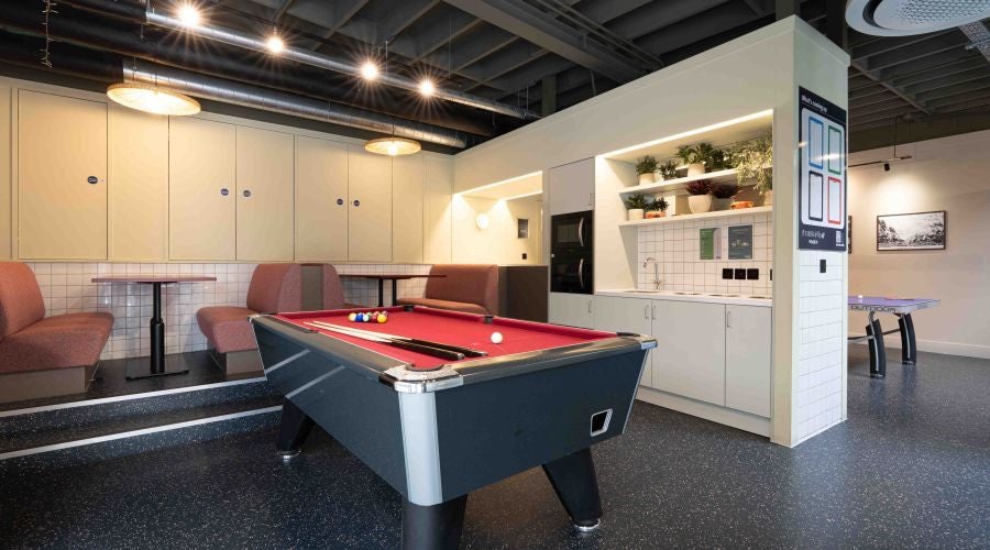 Flat Kingsland Road in Greater London