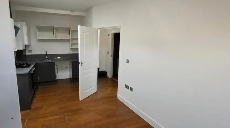 Room London Road in Greater London