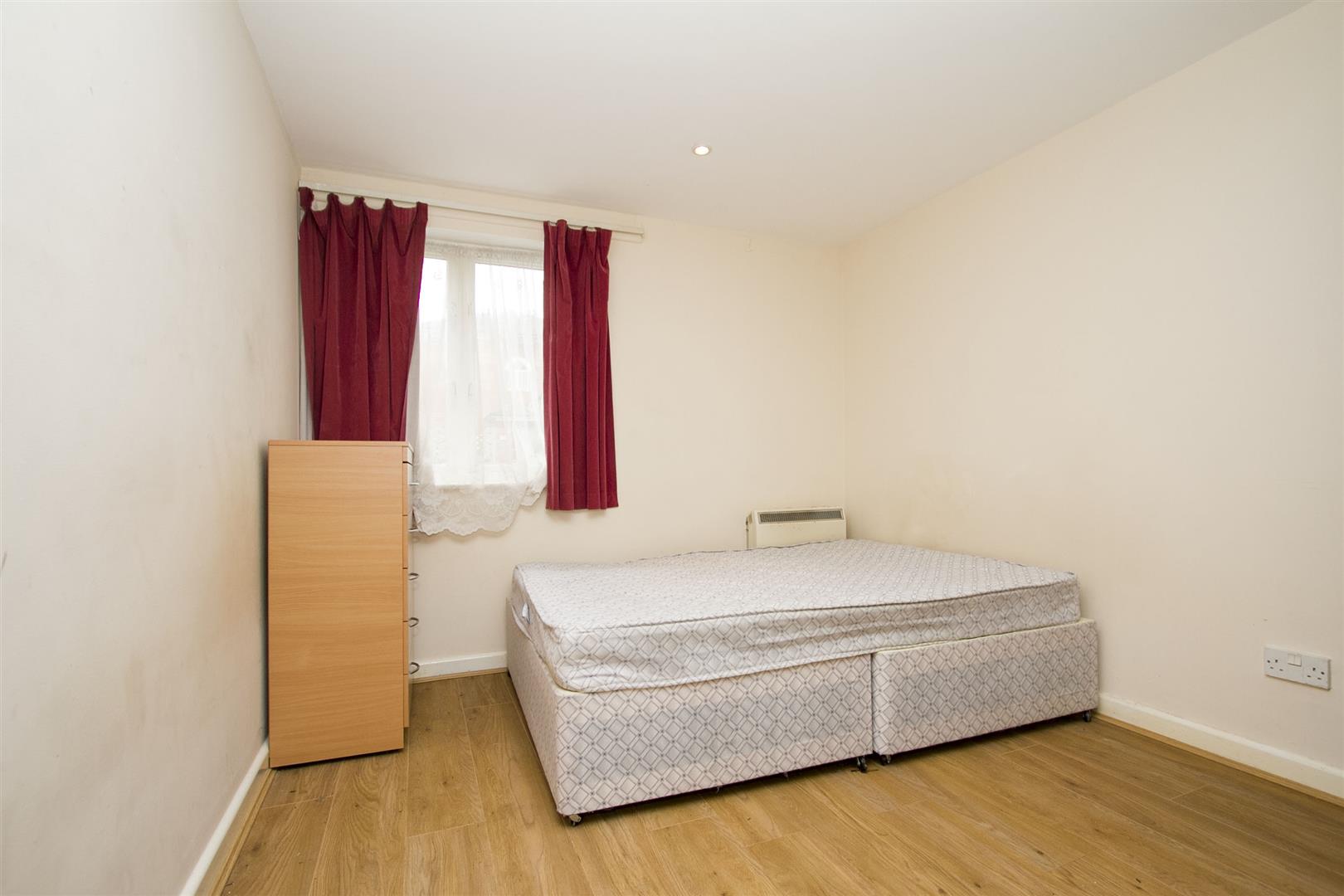 Flat Colindeep Lane in Greater London