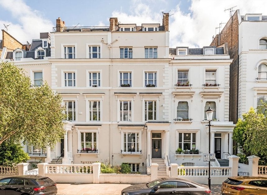 Flat Pembridge Crescent in Greater London