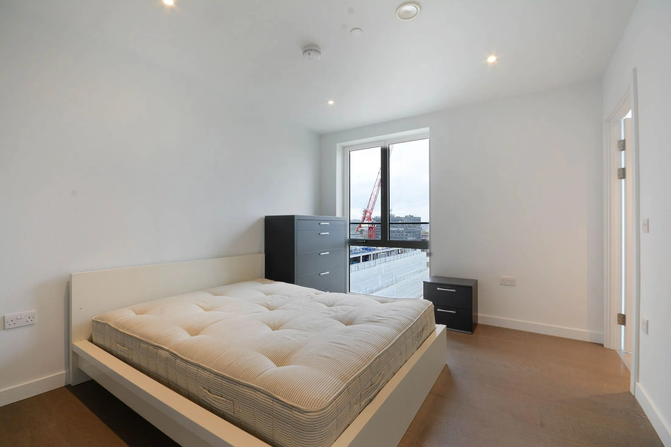 Flat Sayer Street in Greater London