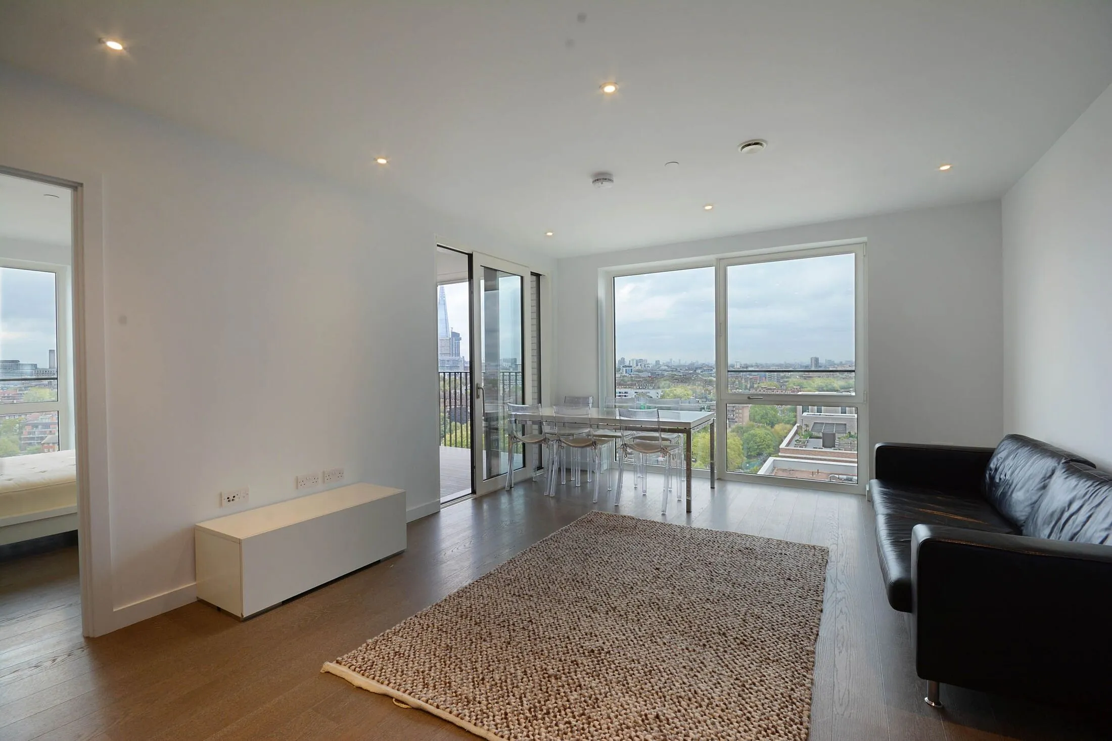 Flat Sayer Street in Greater London